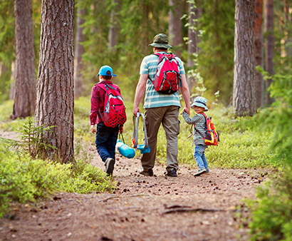 sentier avec papa.jpg
